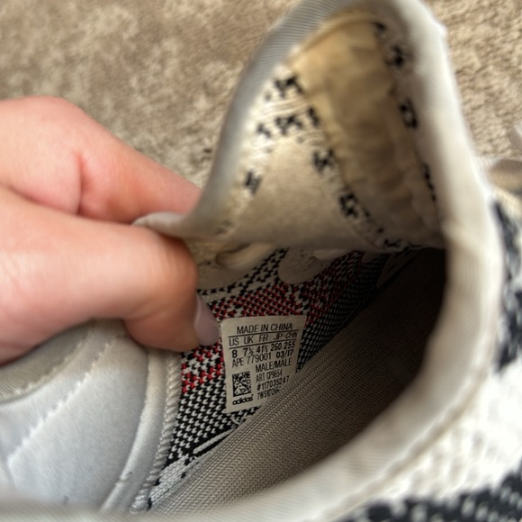 Yeezys Zebra snickers authentic Size 8 includes box - Picture 4 of 10